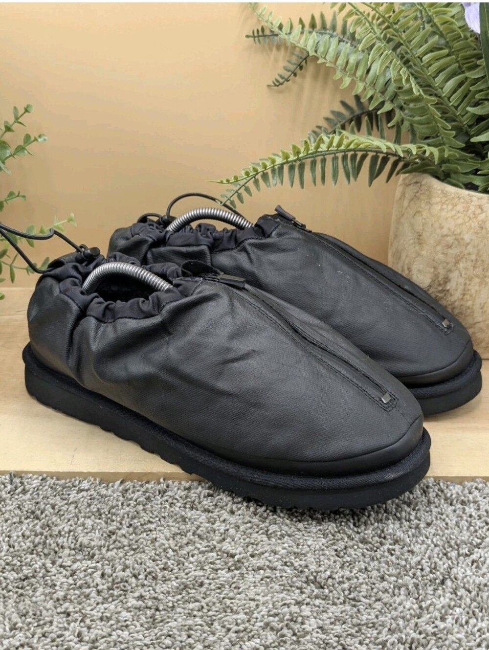 UGG Tasman Zip Up Pull String Tear Mens Size 10 Black Indoor Outdoor Slippers